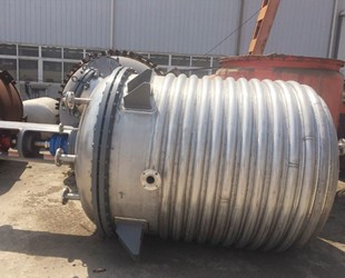 <strong>外半盘管式加热反应釜</strong>